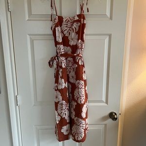 NWT Cute Roxy dress with tie sleeves and waste